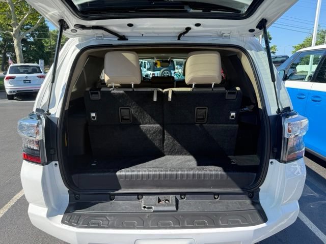 Used 2020 Toyota 4Runner SR5 Premium w/ Moonroof Package AWD/4WD image 7