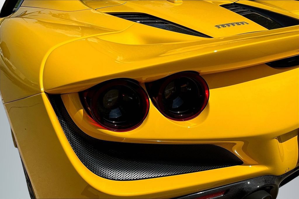 Used 2022 Ferrari F8 Tributo RWD image 20