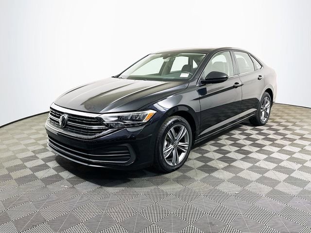 Used 2024 Volkswagen Jetta SE image 4