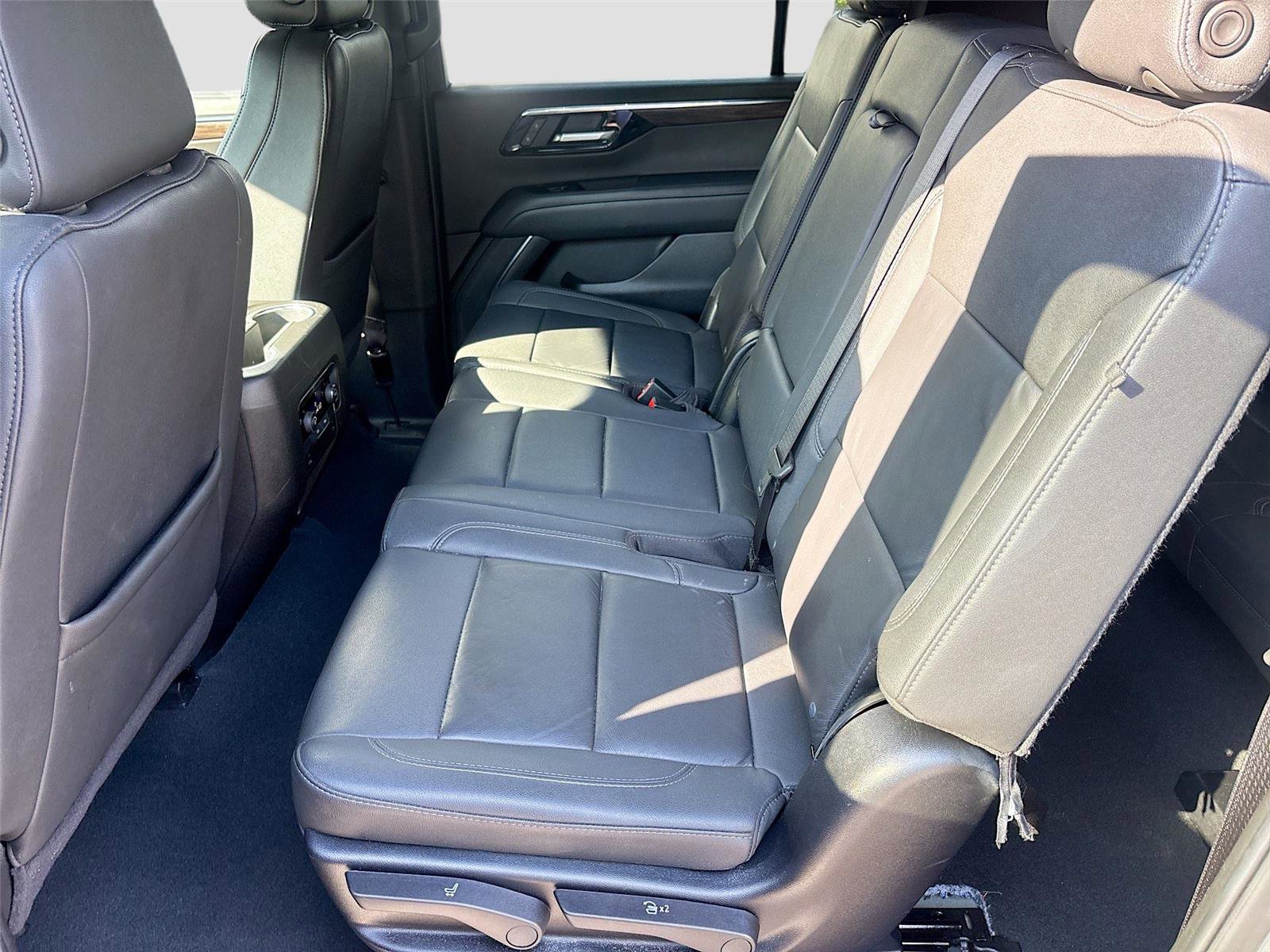 Used 2025 Chevrolet Suburban Z71 AWD/4WD image 25