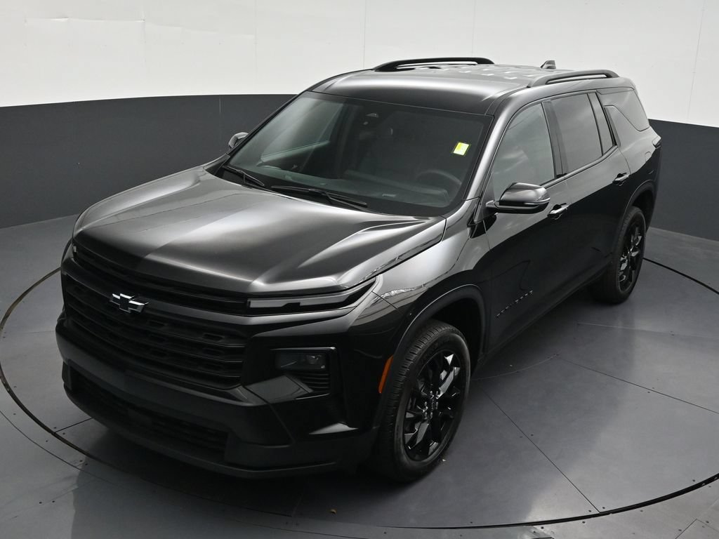 Used 2025 Chevrolet Traverse LT w/ Midnight/Sport Edition FWD image 18