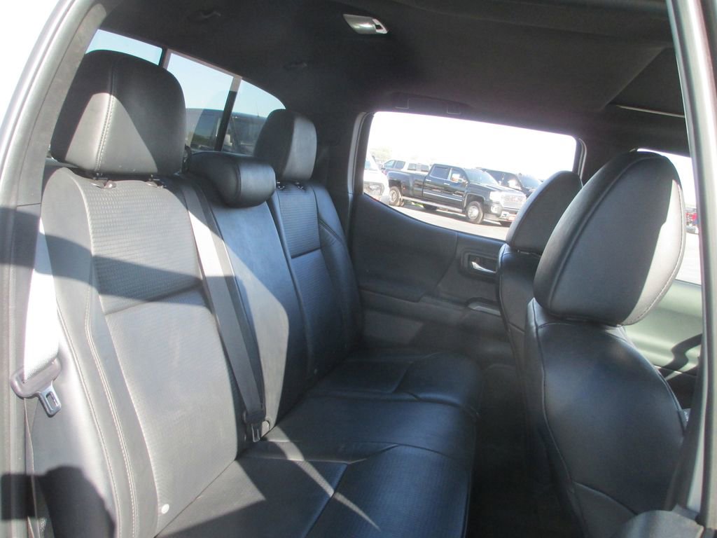 Used 2023 Toyota Tacoma TRD Off-Road w/ TRD Premium Off Road Package AWD/4WD image 25