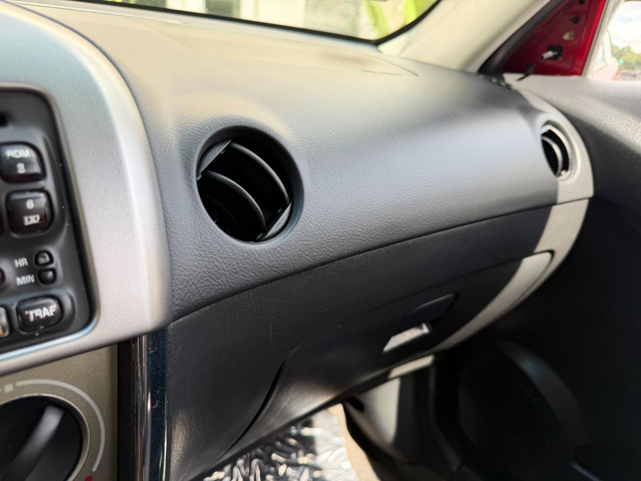 Used 2004 Toyota Matrix FWD image 31
