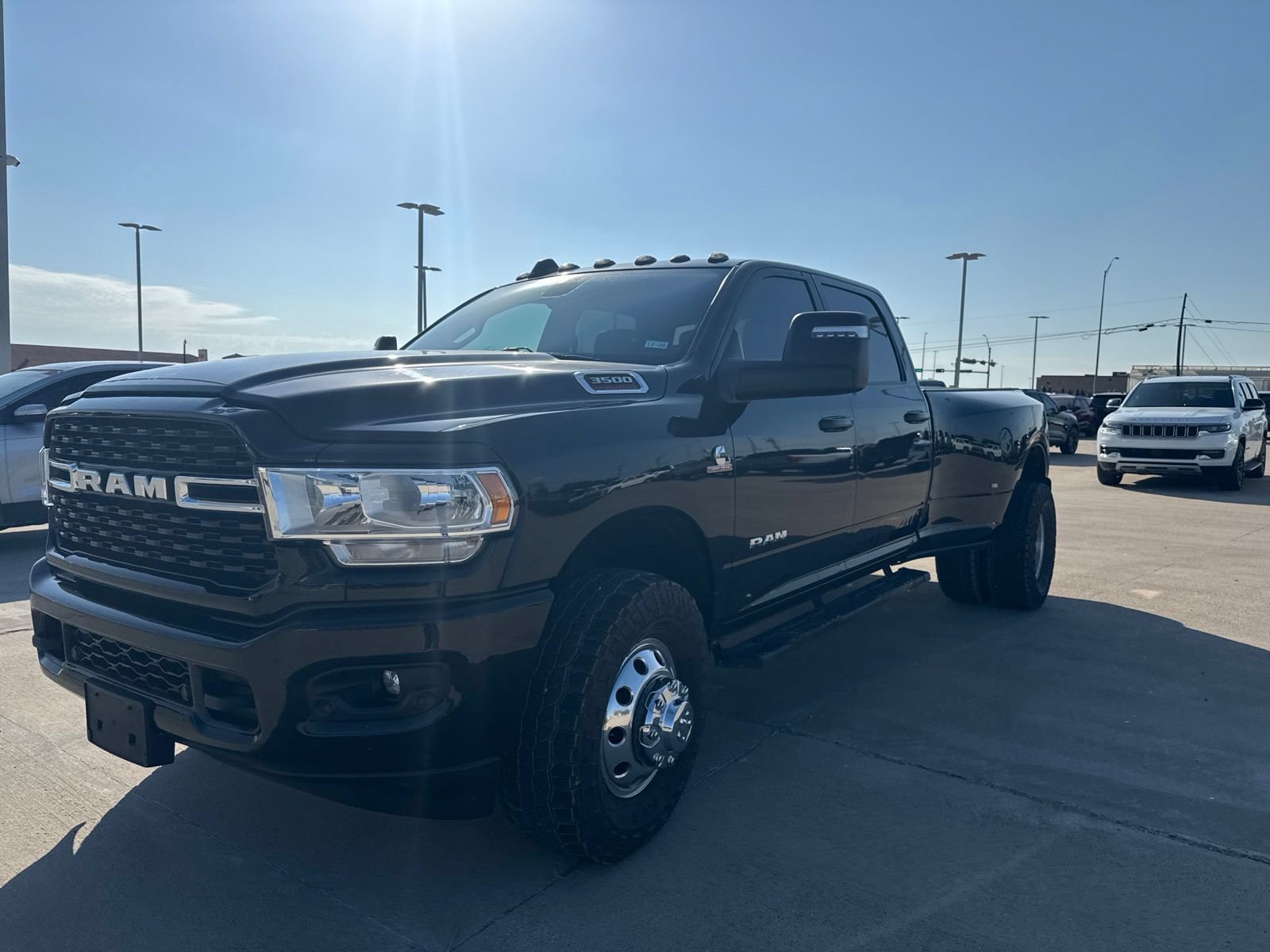 Used 2024 RAM 3500 Big Horn w/ Sport Appearance Package AWD/4WD image 8