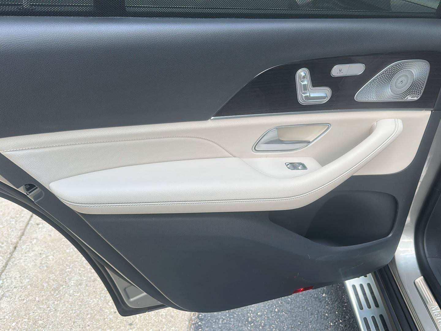 Used 2020 Mercedes-Benz GLS 450 4MATIC image 24