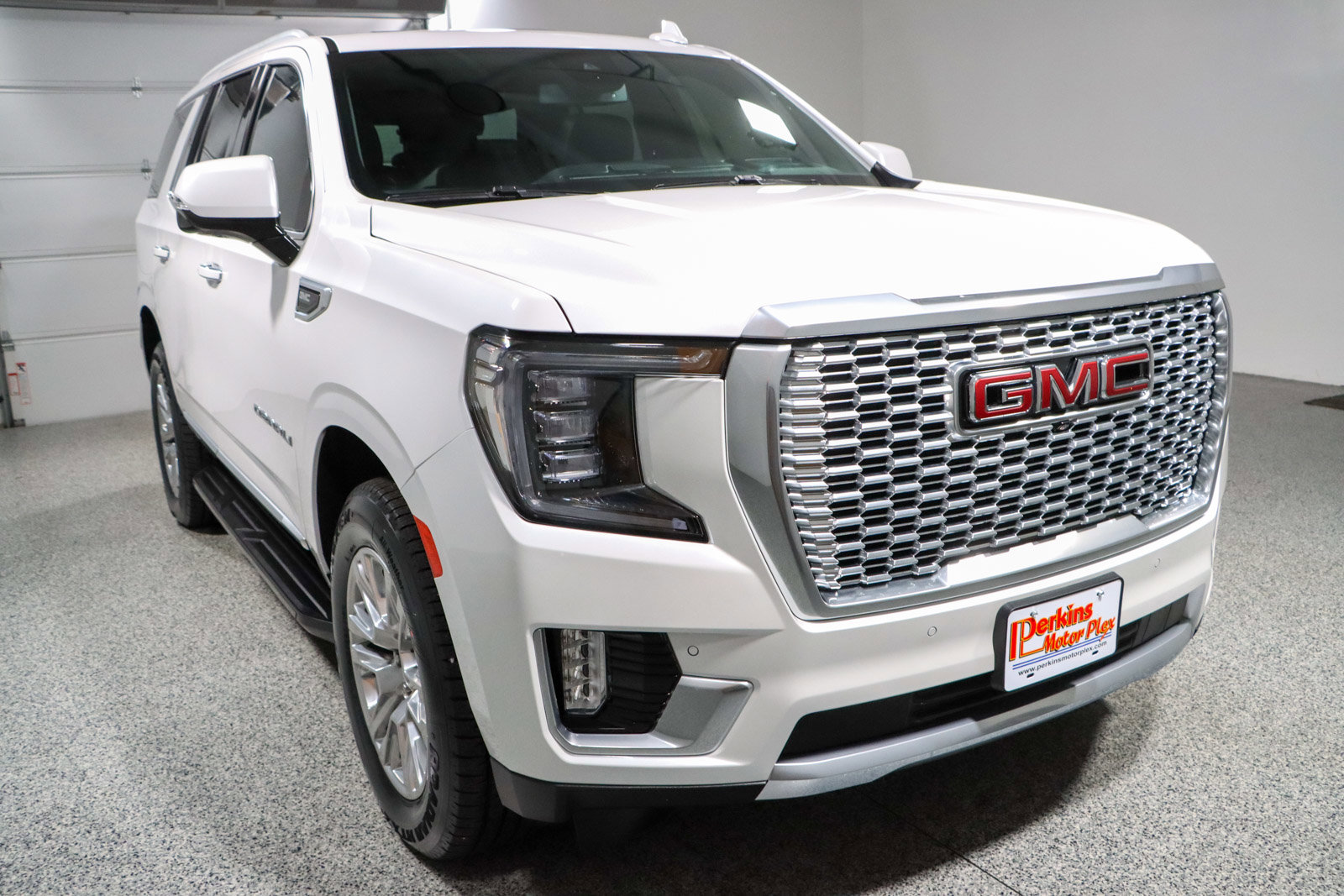 Used 2023 GMC Yukon Denali AWD/4WD image 5
