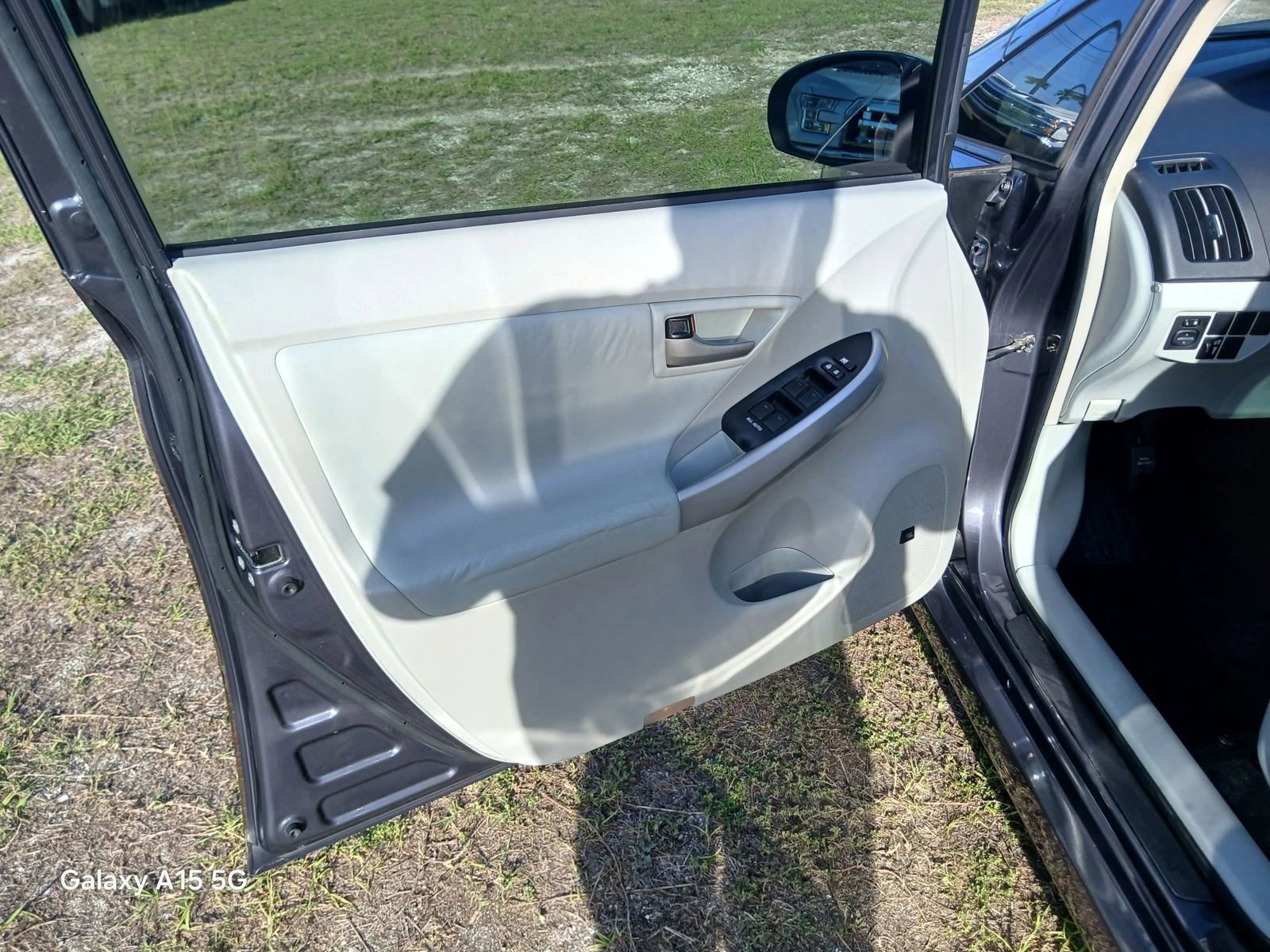 Used 2015 Toyota Prius Four image 11