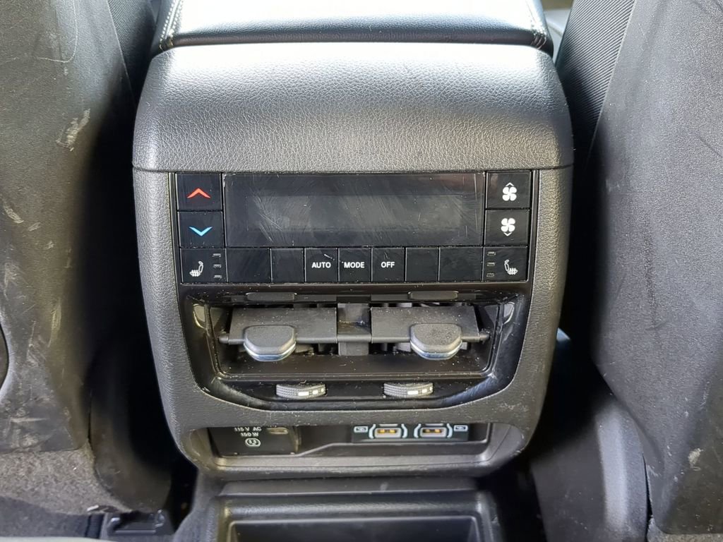 Used 2024 Jeep Grand Cherokee L Limited w/ Luxury Tech Group II image 27