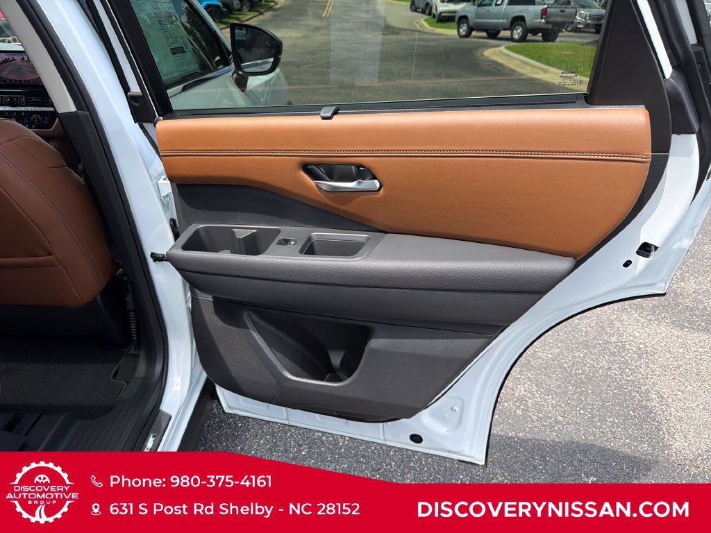 New 2026 Nissan Pathfinder Platinum w/ Lighting Package AWD/4WD image 37
