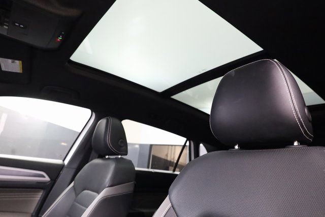 Used 2023 Volkswagen Atlas Cross Sport SEL Premium R-Line image 23