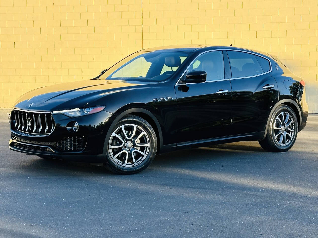 Used 2017 Maserati Levante AWD/4WD image 3
