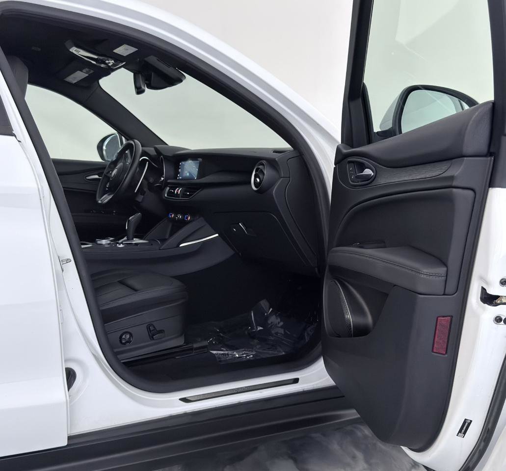 Used 2023 Alfa Romeo Stelvio Sprint AWD/4WD image 23