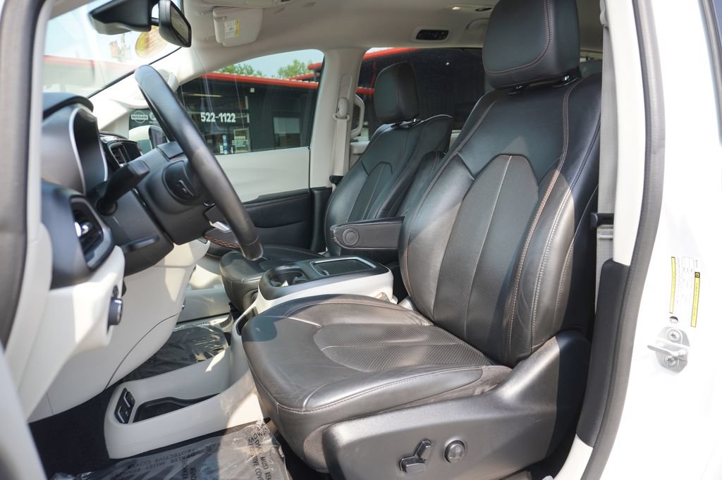 Used 2020 Chrysler Pacifica Touring-L Plus w/ Tire & Wheel Group FWD image 24