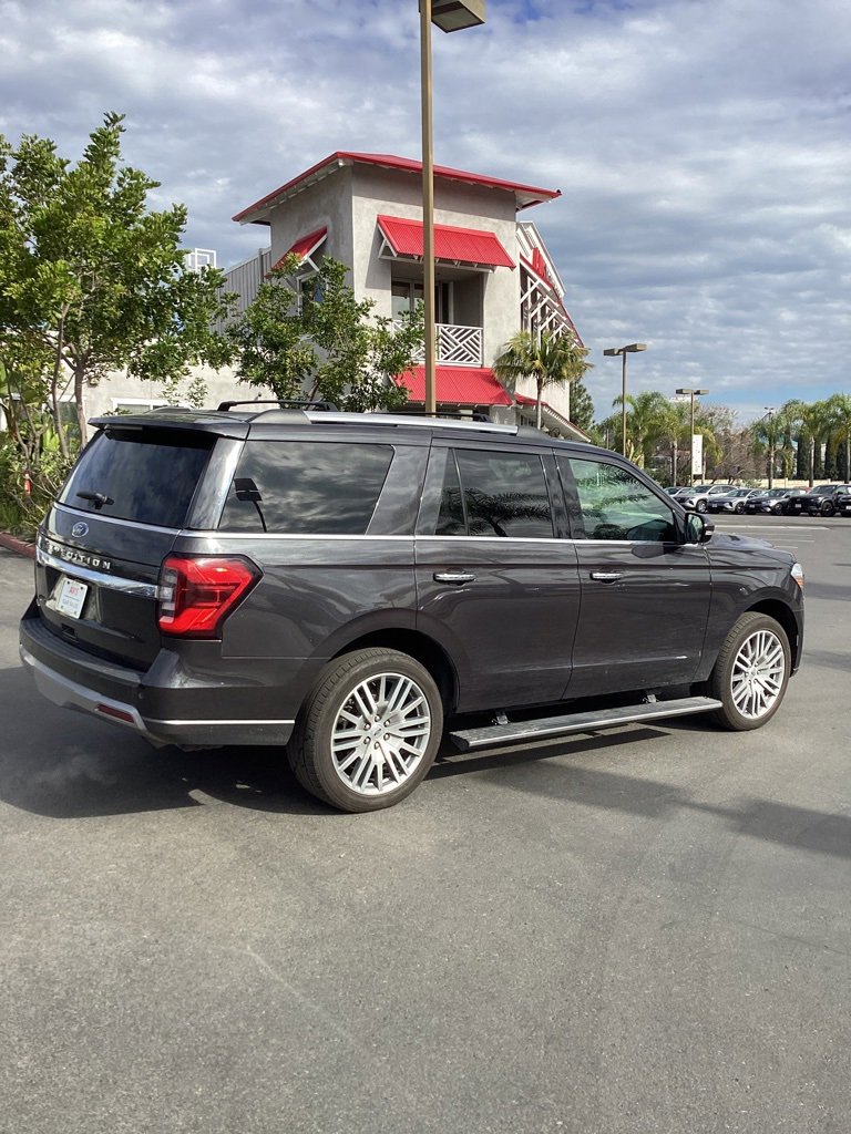 Used 2024 Ford Expedition Limited image 2