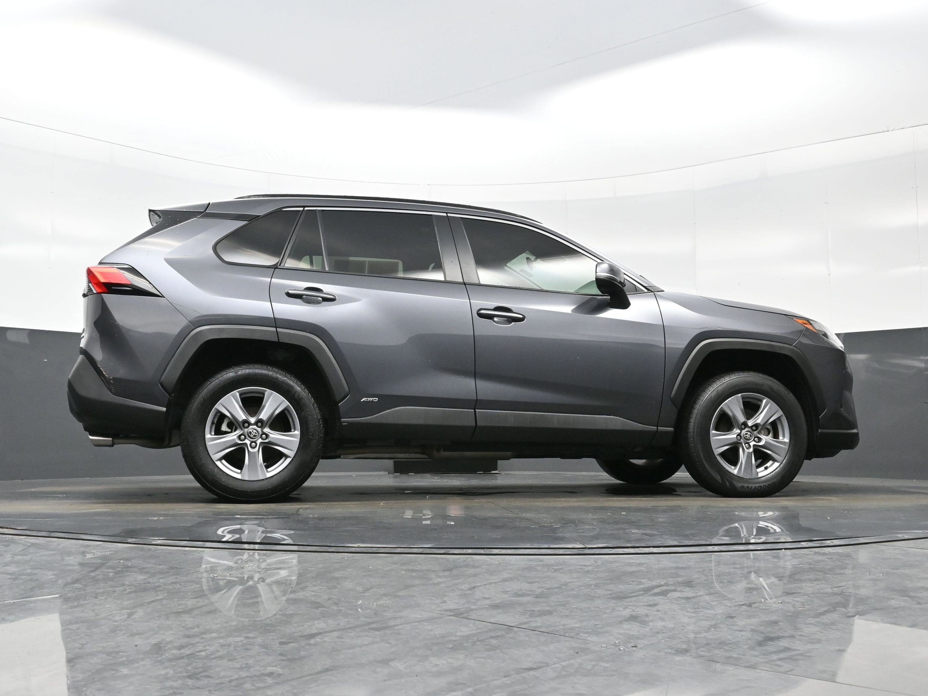 Used 2022 Toyota RAV4 XLE image 32