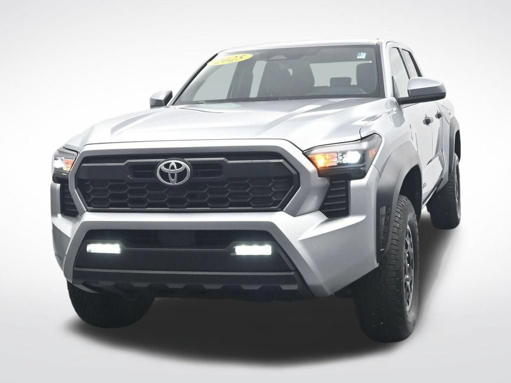 Used 2025 Toyota Tacoma TRD Off-Road AWD/4WD image 2