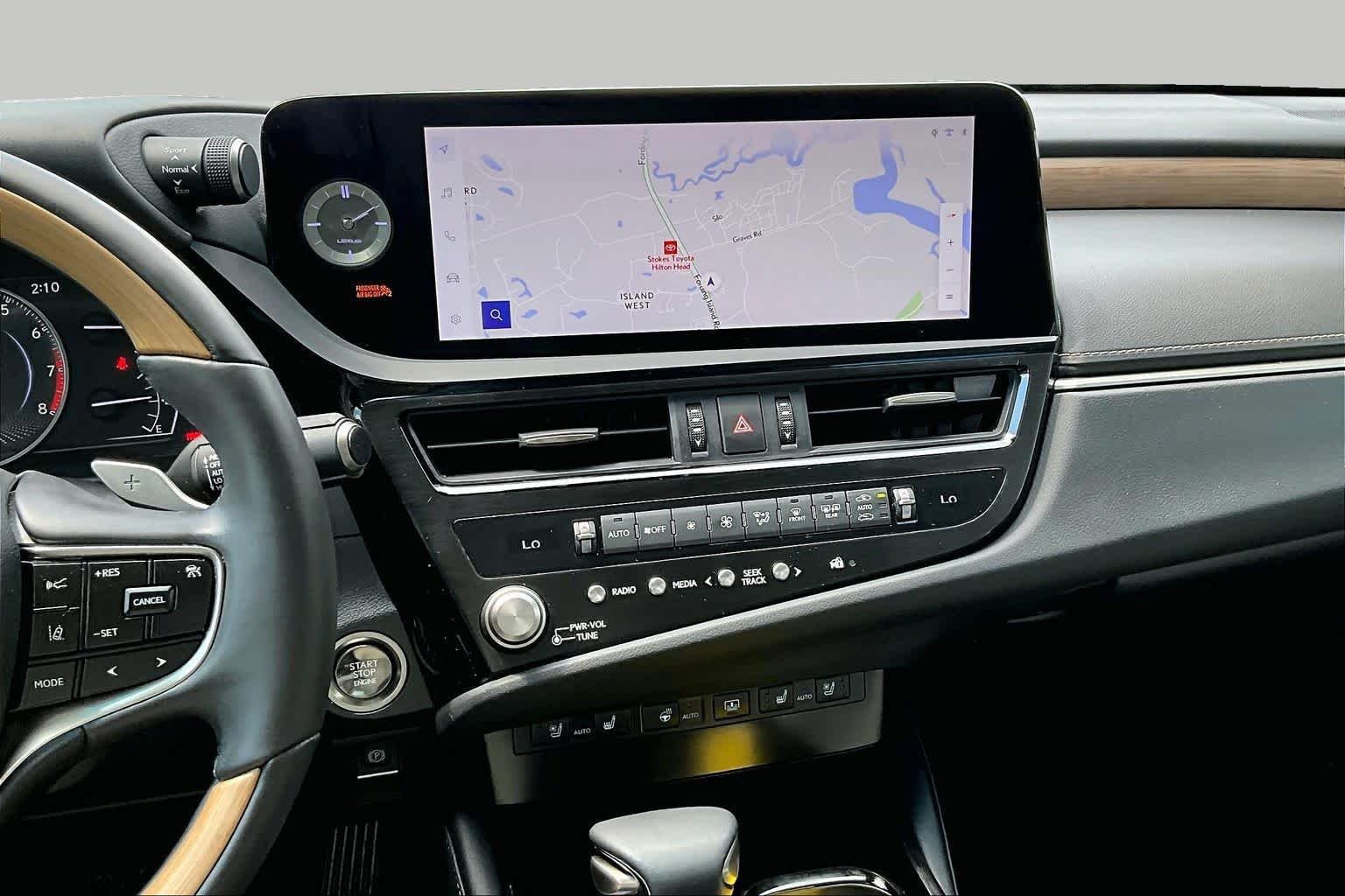 Used 2024 Lexus ES 350 Ultra Luxury w/ Accessory Package (Z2) FWD image 10