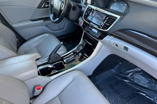Used 2017 Honda Accord EX-L image 17
