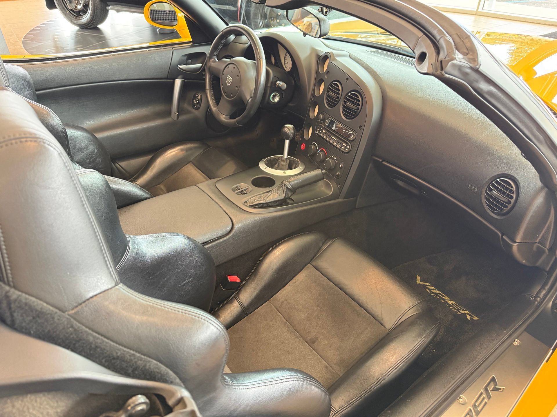 Used 2005 Dodge Viper SRT-10 RWD image 26