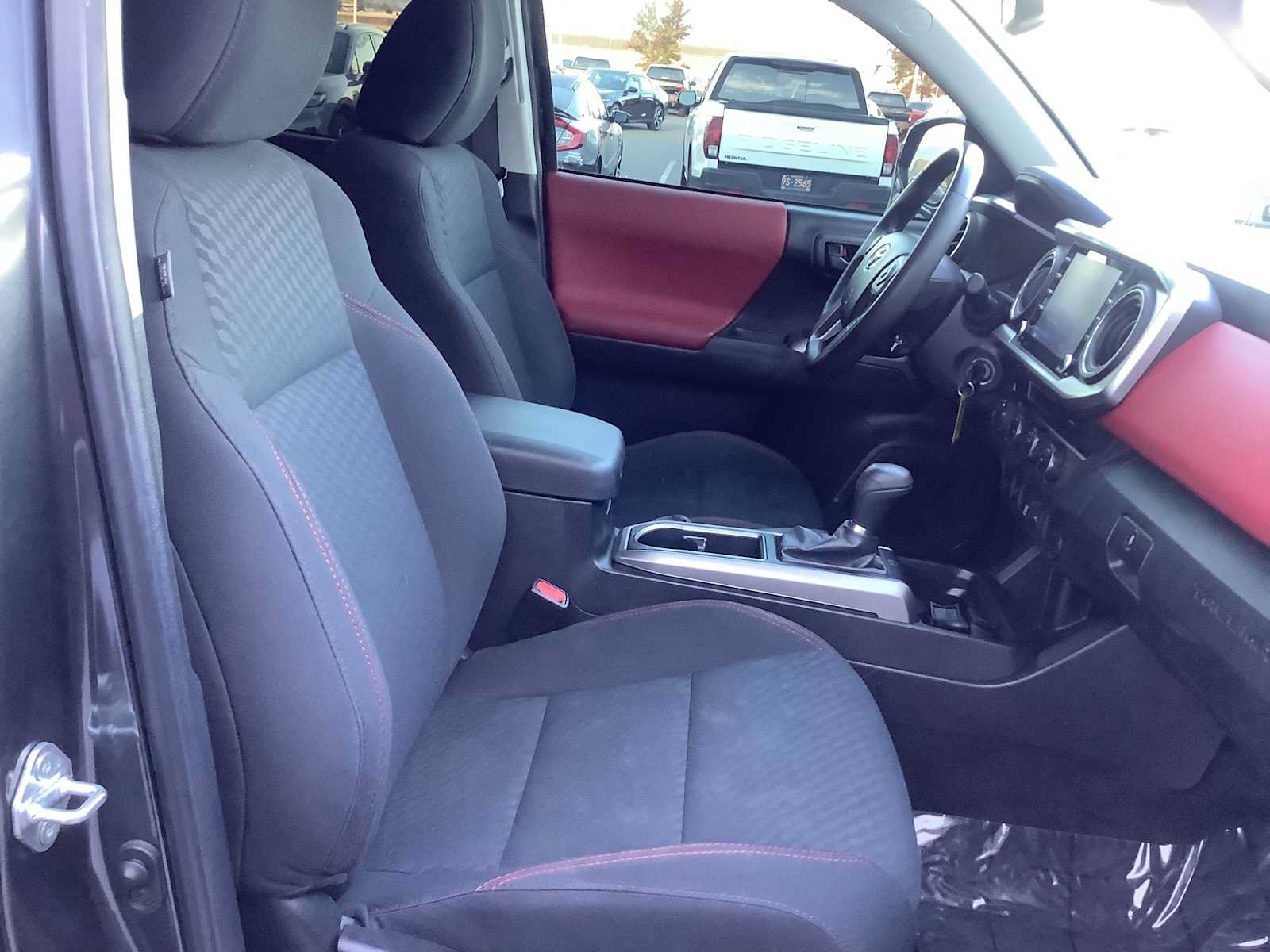 Used 2022 Toyota Tacoma SR5 AWD/4WD image 15