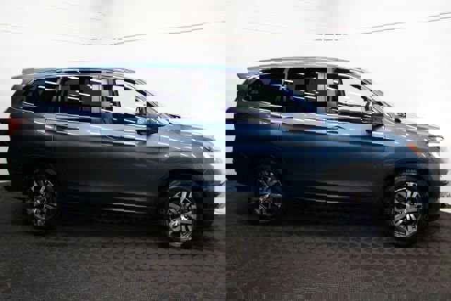 Used 2017 Honda Pilot EX image 4