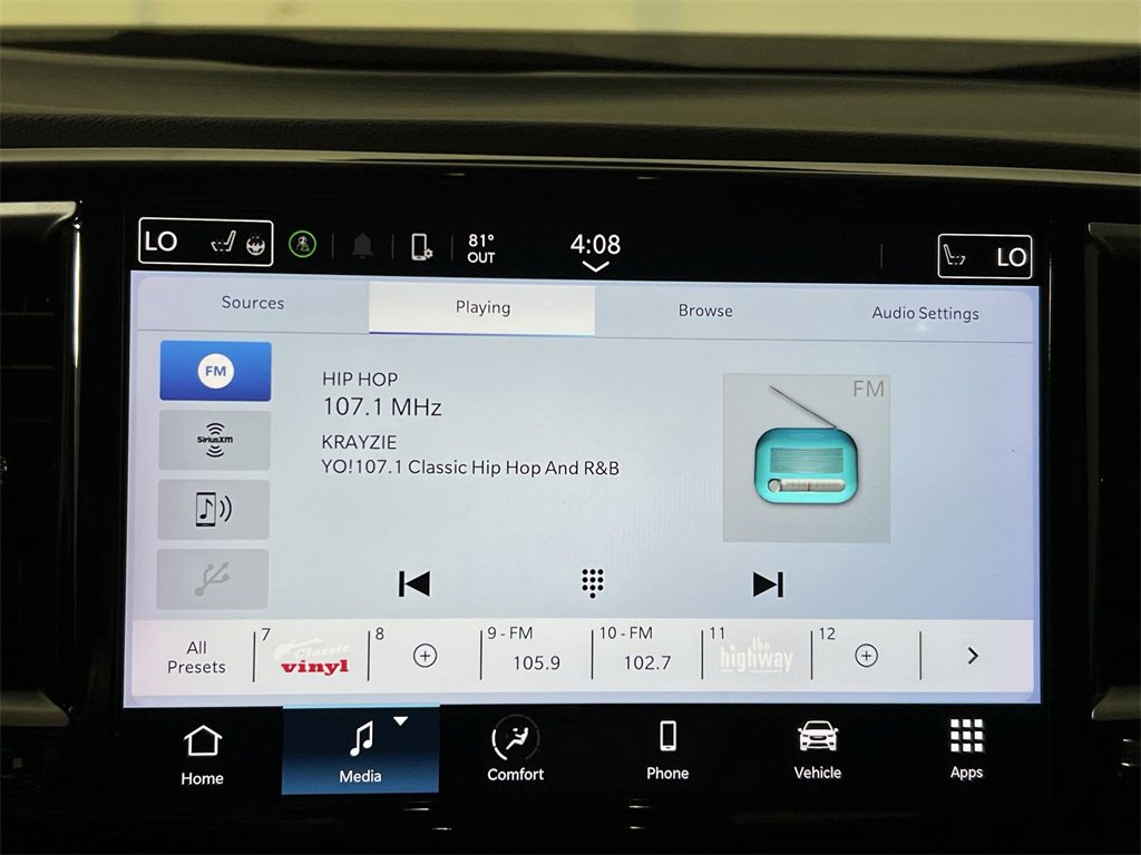 Used 2024 Chrysler Pacifica Touring-L image 12