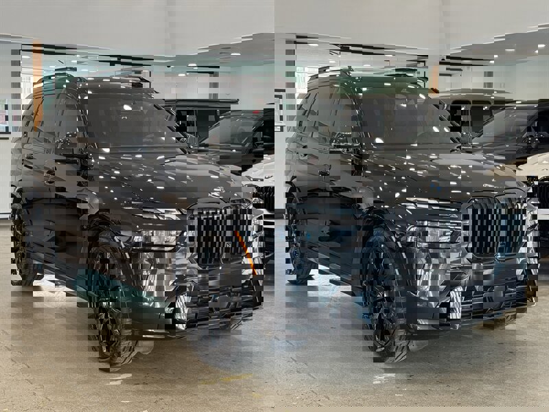 Used 2023 BMW X7 xDrive40i w/ M Sport Package image 3