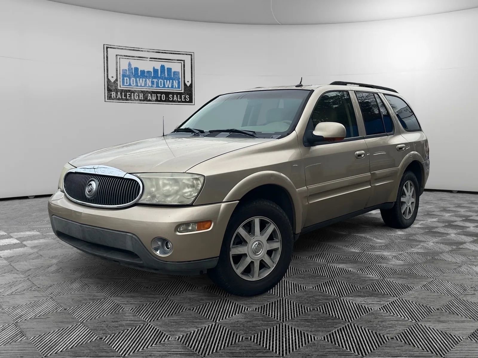 Used 2004 Buick Rainier CXL image 2