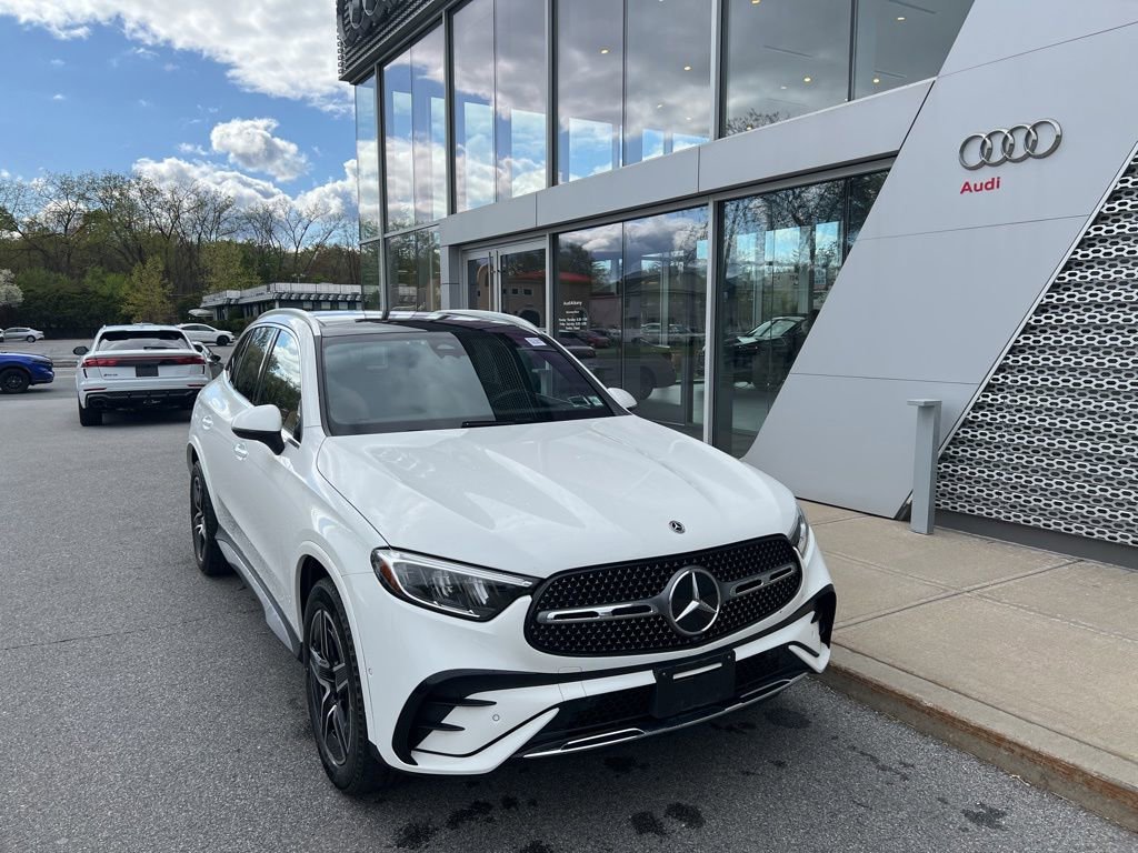 Used 2025 Mercedes-Benz GLC 300 4MATIC image 1