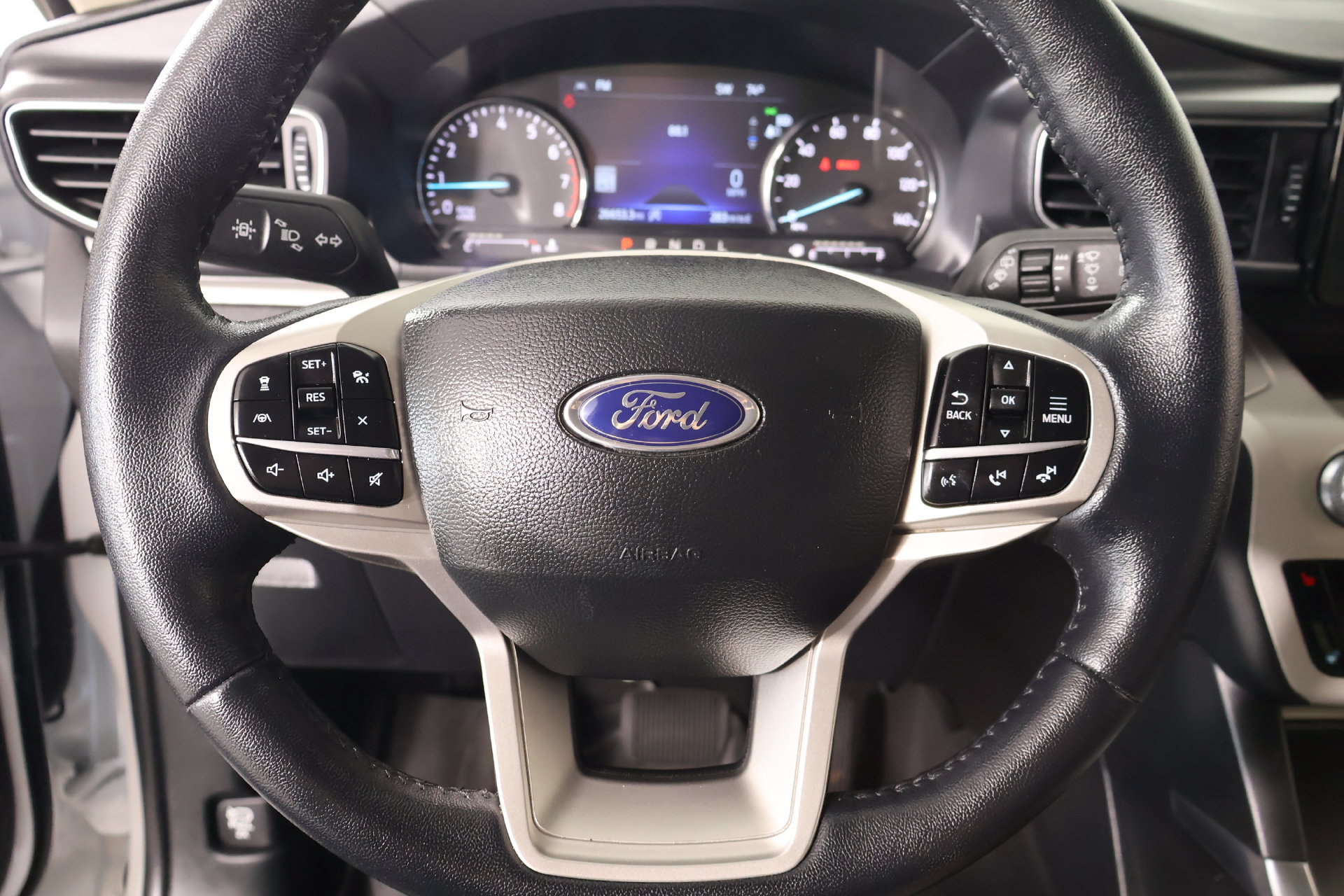 Used 2023 Ford Explorer XLT w/ Equipment Group 202A RWD image 3