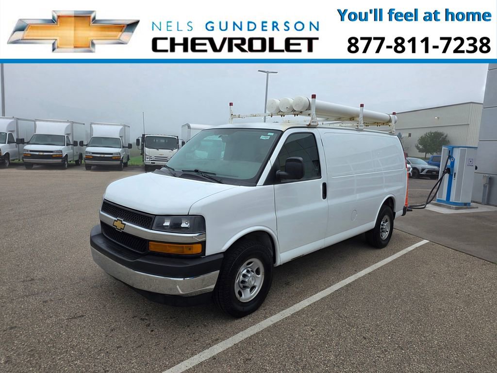 Used 2017 Chevrolet Express 3500 image 2