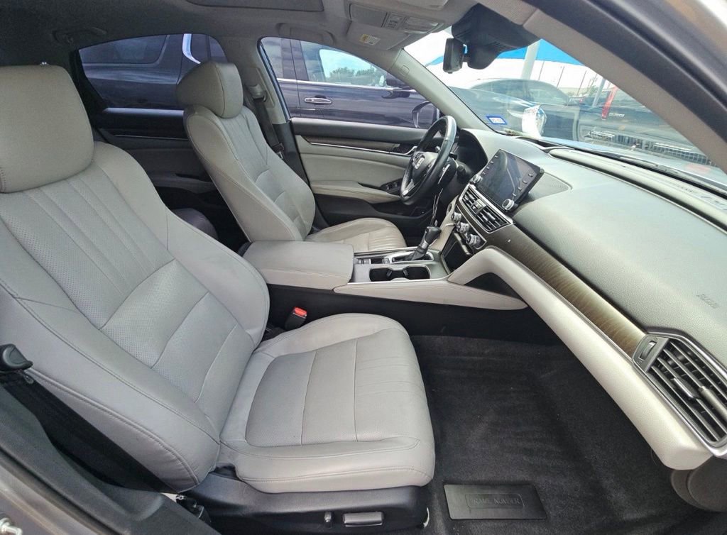 Used 2018 Honda Accord Touring image 8