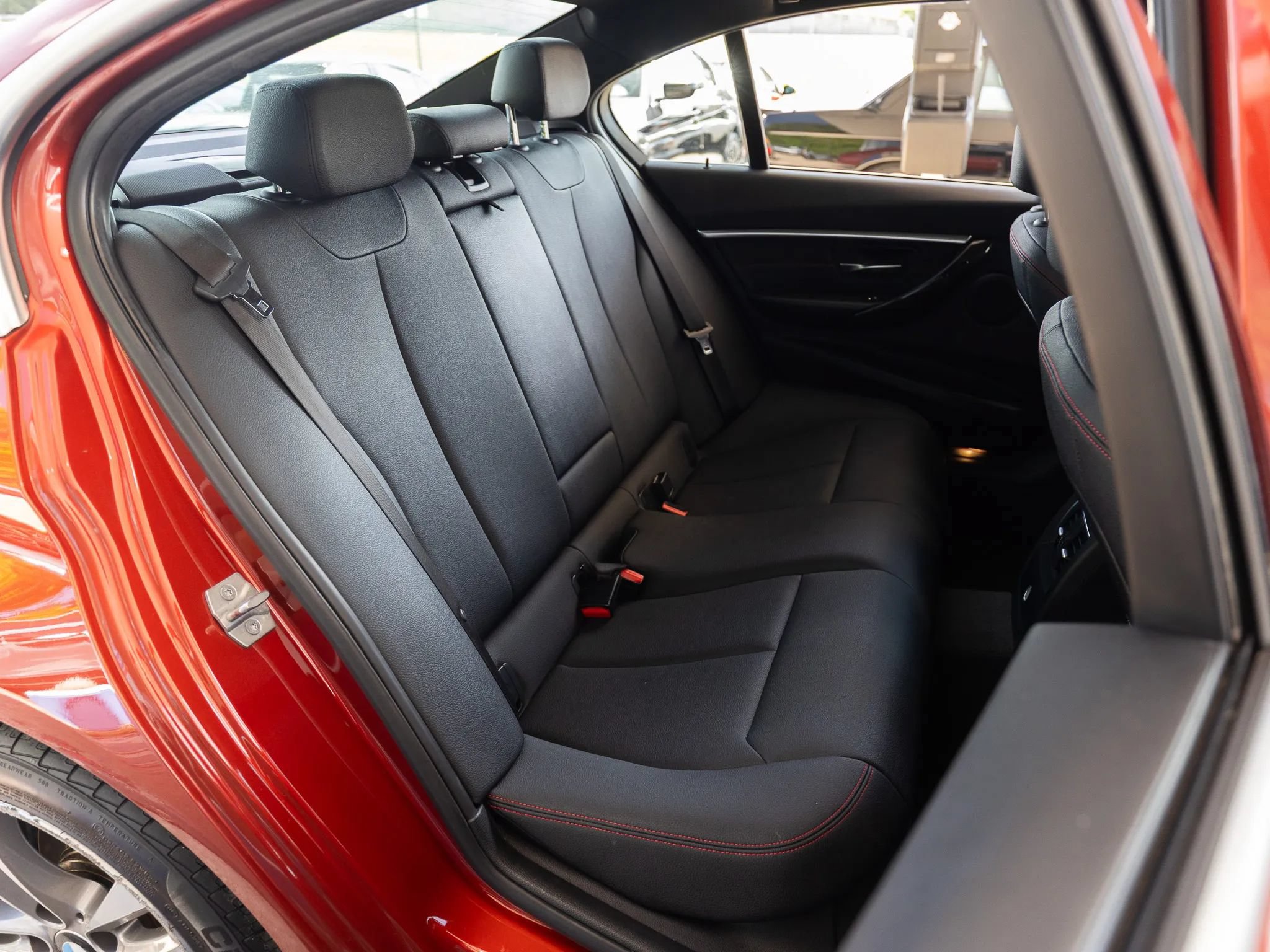 Used 2018 BMW 330i xDrive Sedan AWD/4WD image 25