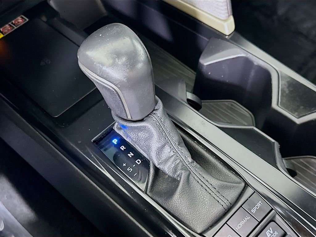 Used 2025 Toyota Camry SE image 30