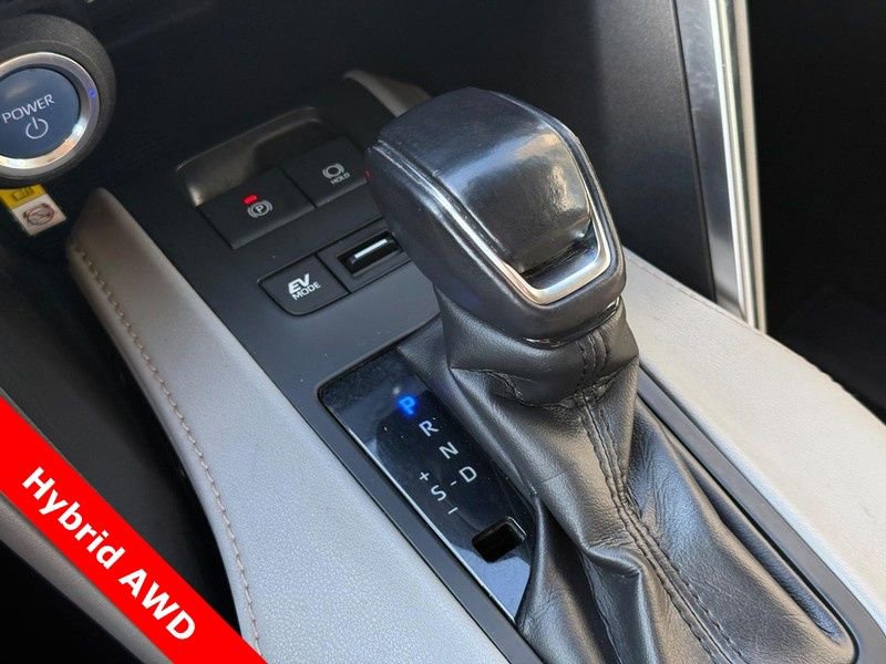 Used 2021 Toyota Venza LE w/ Carpet Mat Package (TMS) image 26