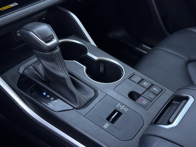 Used 2023 Toyota Highlander XLE FWD image 19