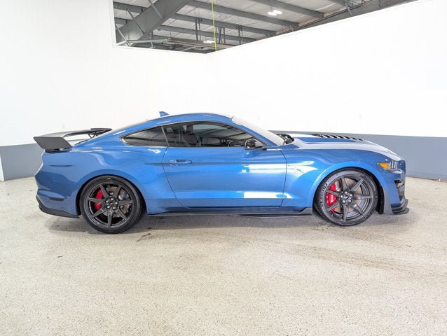 Used 2020 Ford Mustang Shelby GT500 w/ Carbon Fiber Track Pack RWD image 3