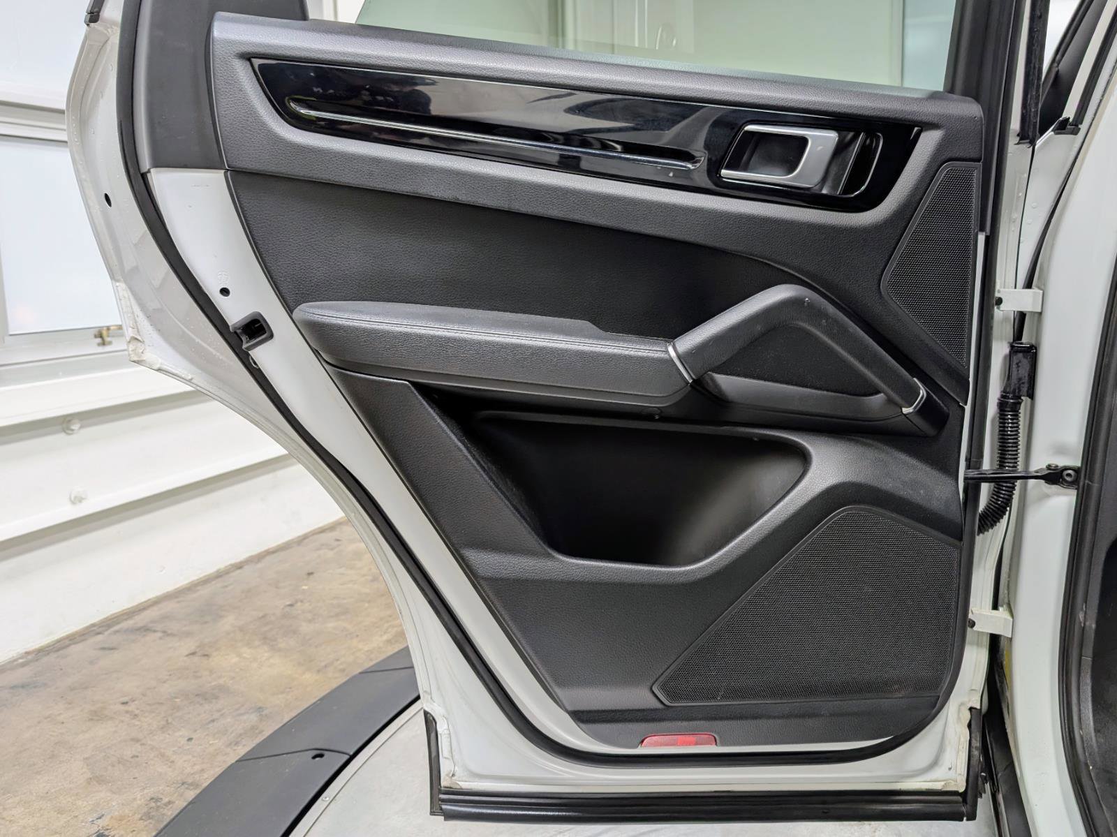 Used 2019 Porsche Cayenne image 17