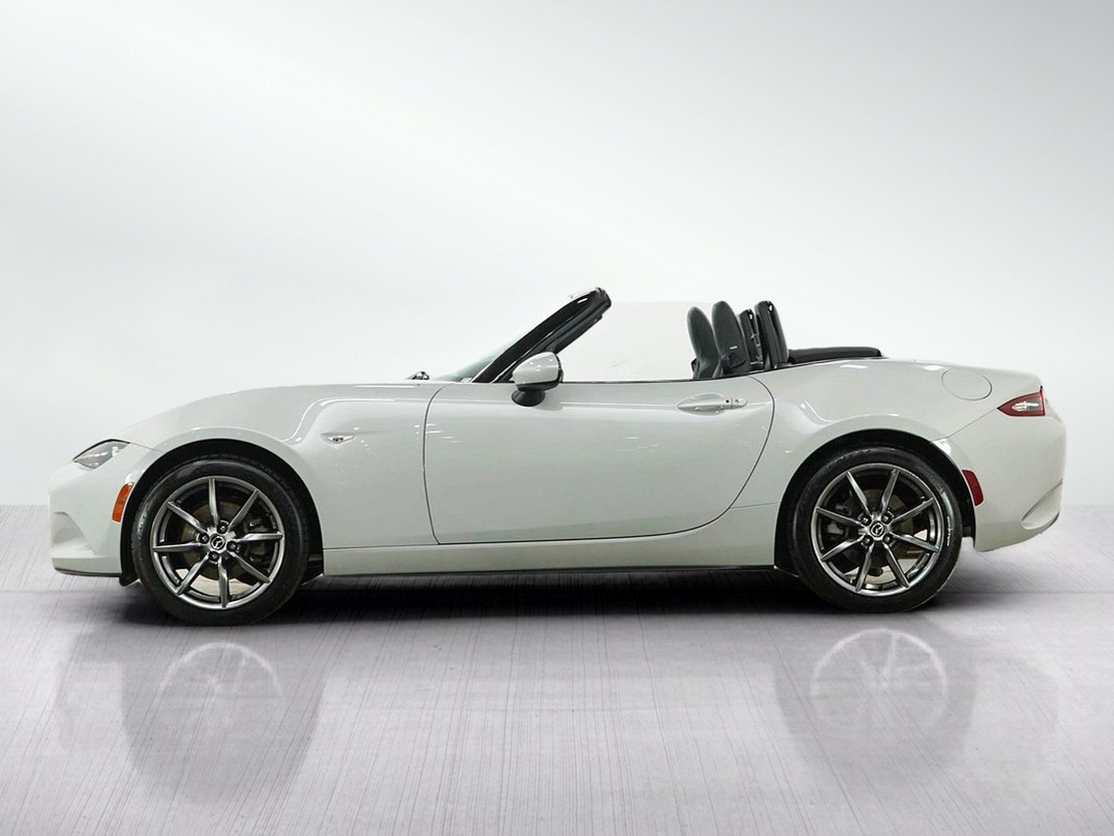 Used 2016 MAZDA MX-5 Miata Grand Touring RWD image 3
