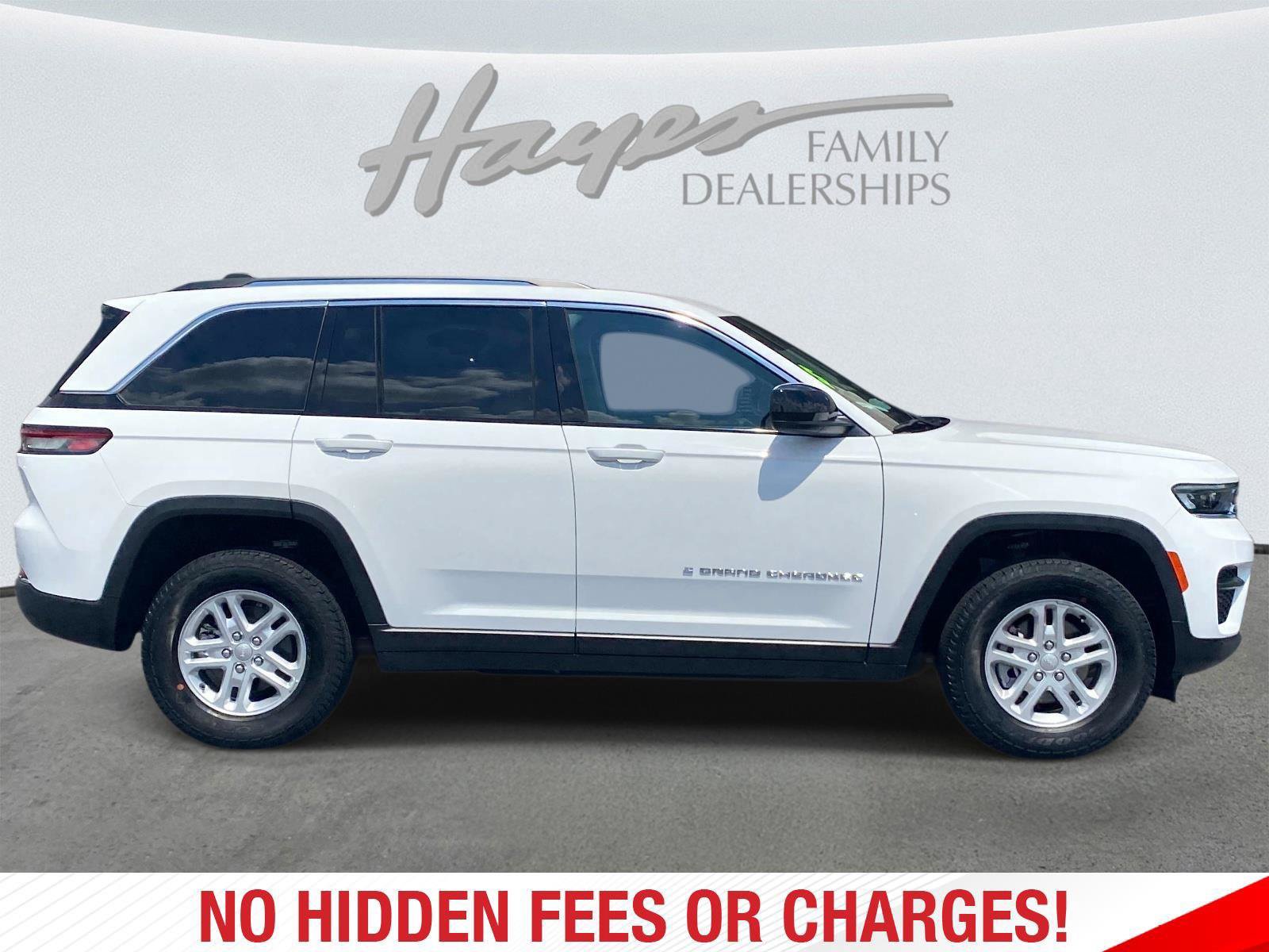 Used 2023 Jeep Grand Cherokee Laredo AWD/4WD image 2