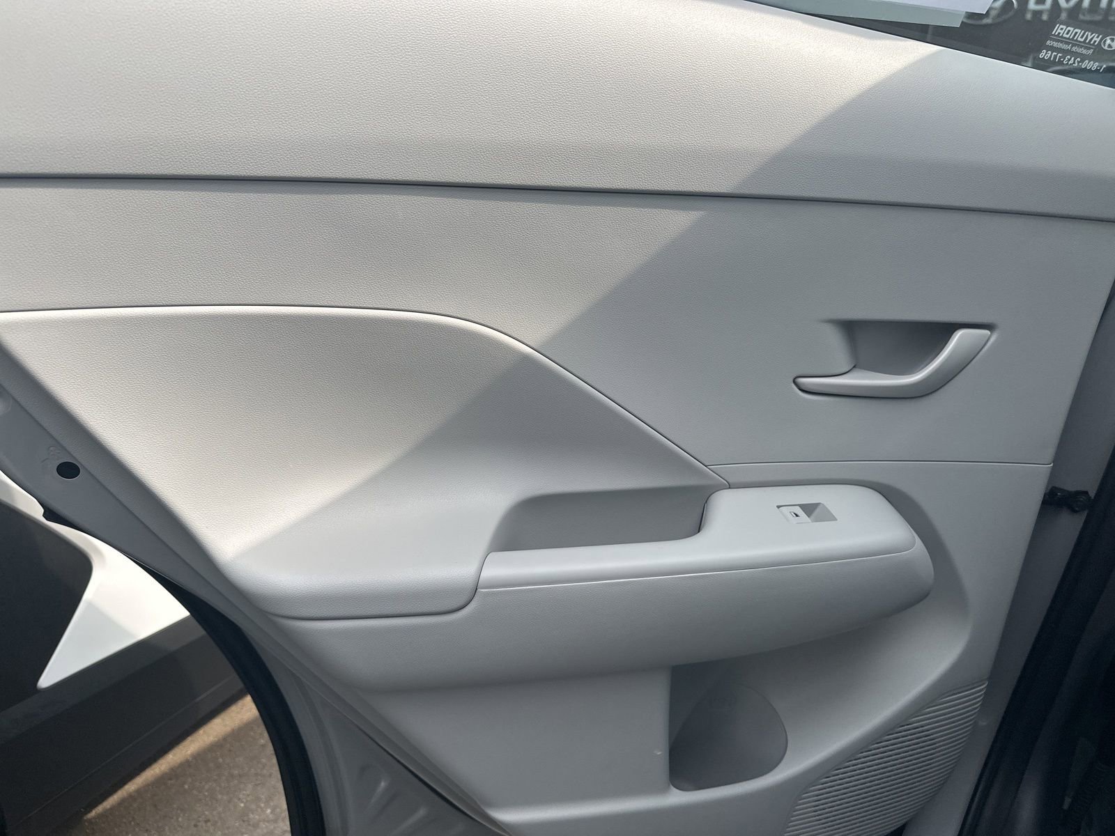 Used 2025 Hyundai Kona SEL image 31