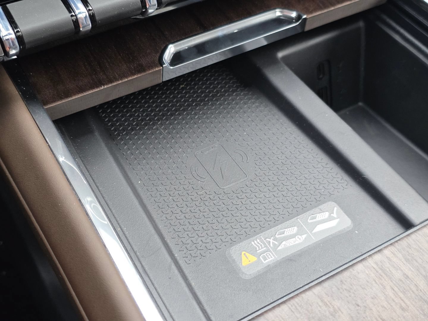 New 2026 GMC Acadia Denali Ultimate w/ LPO, Floor Liner Package AWD/4WD image 37