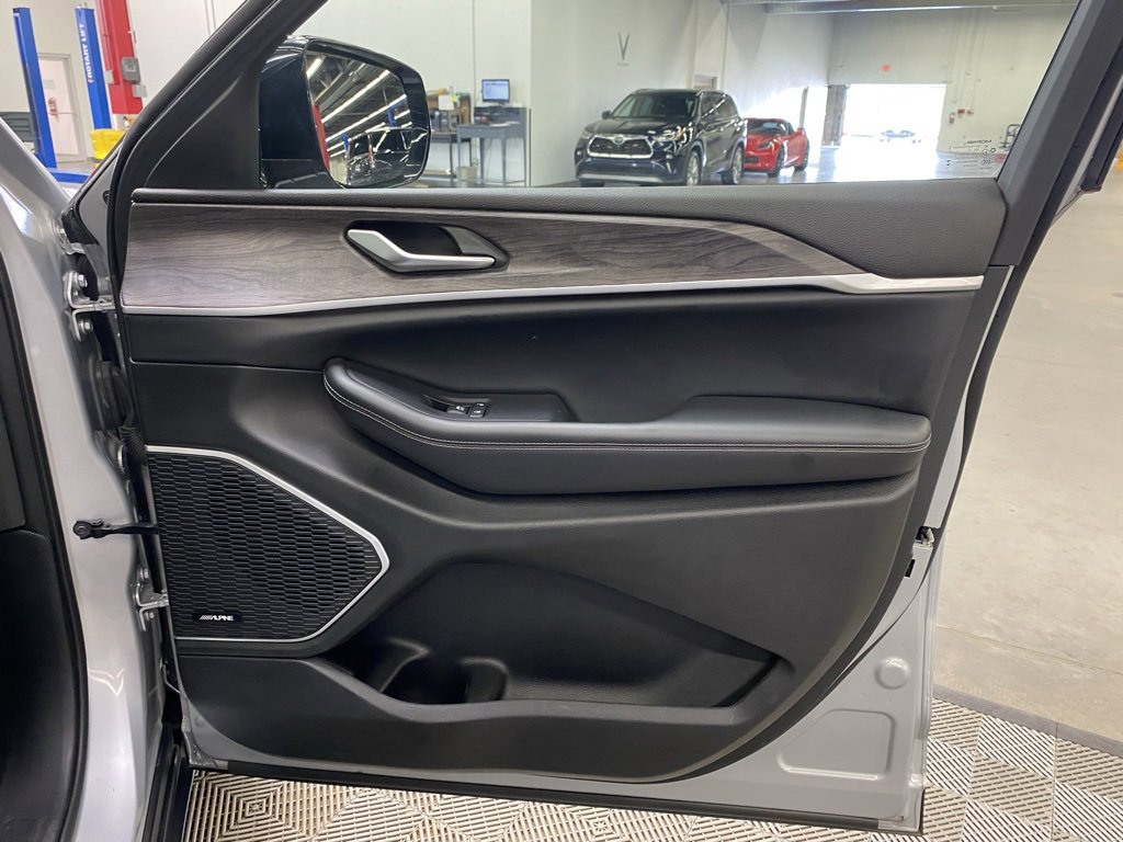 Used 2023 Jeep Grand Cherokee 4WD 4xe image 34