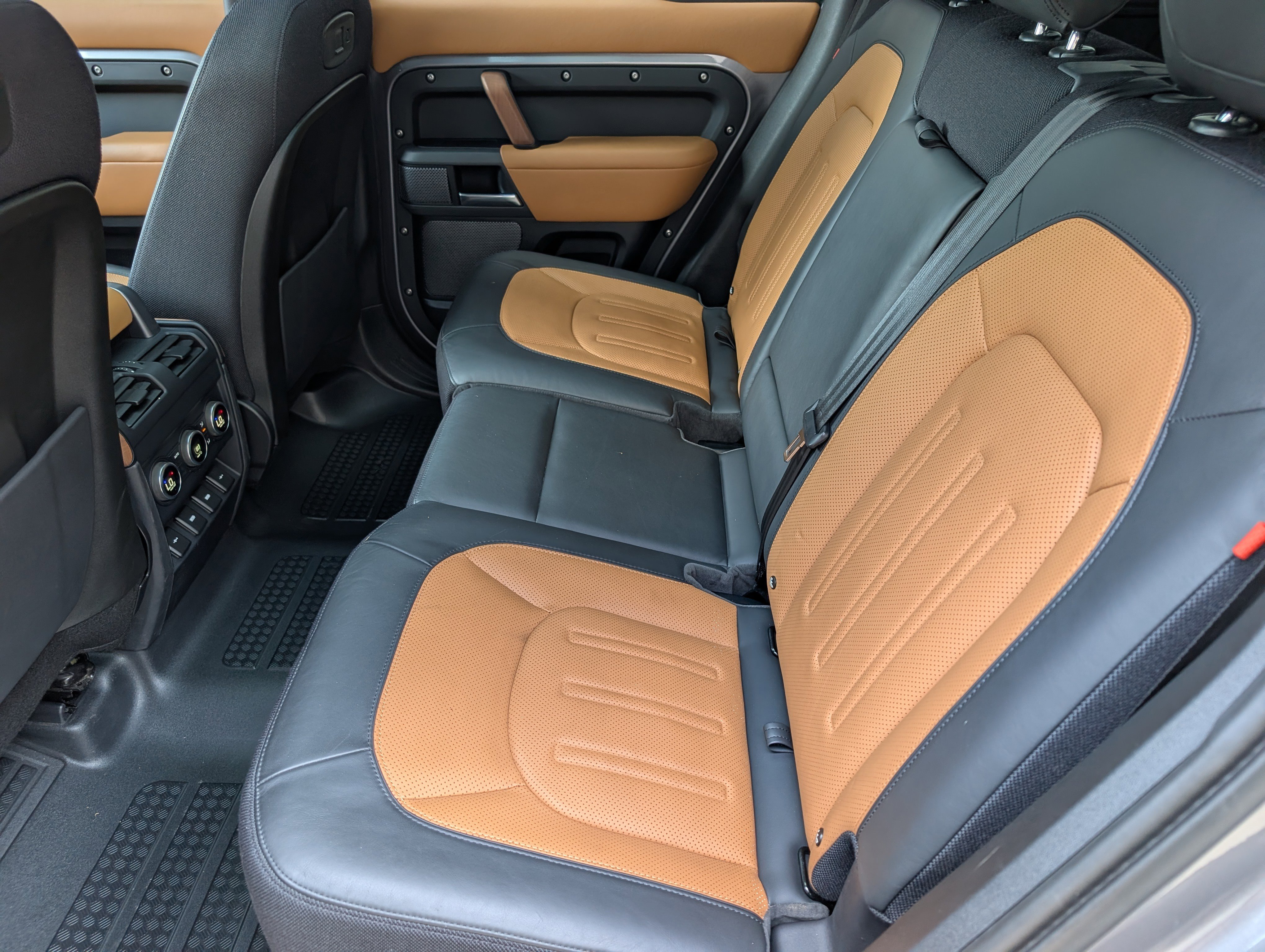 Used 2020 Land Rover Defender 110 X image 21