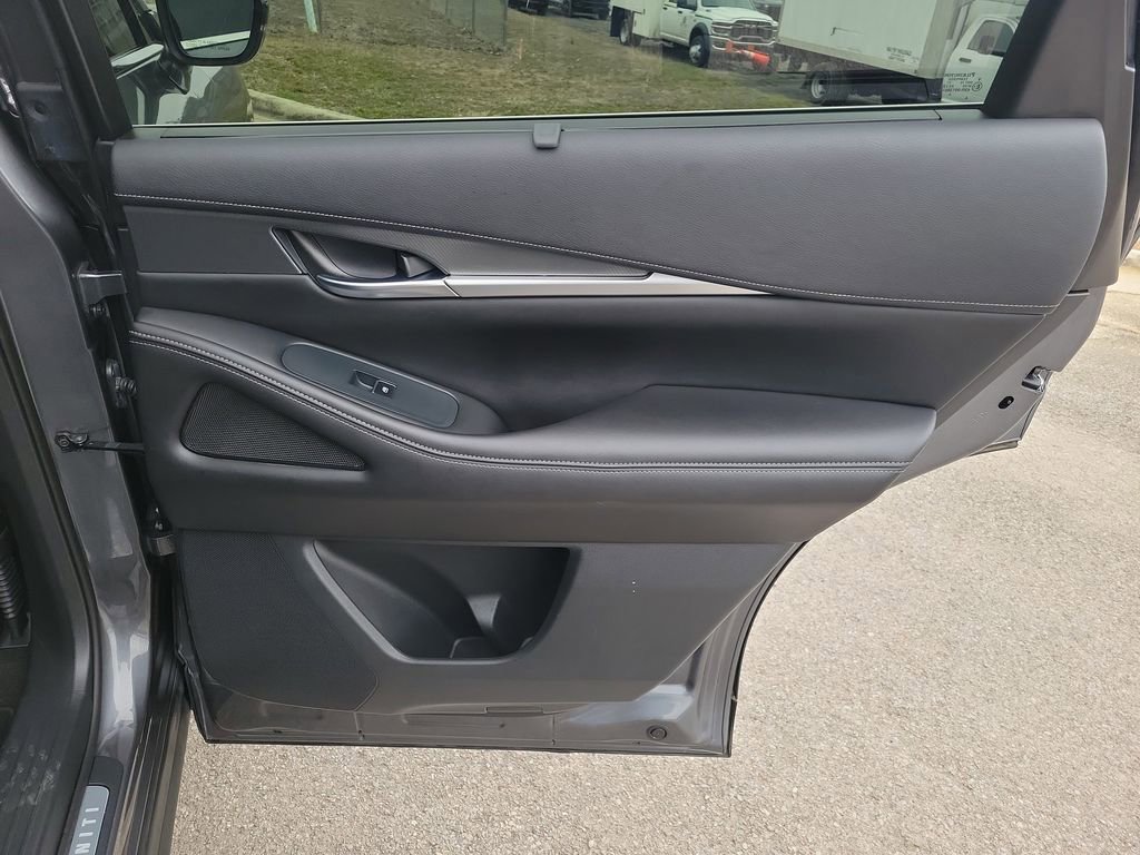 Used 2023 INFINITI QX60 Luxe w/ Cargo Package image 39