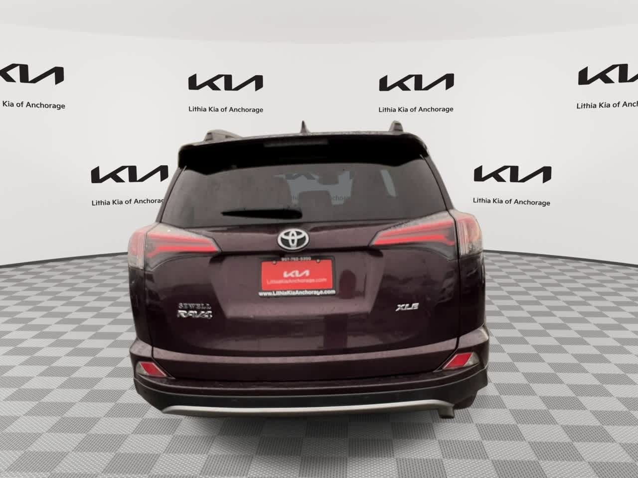 Used 2018 Toyota RAV4 XLE FWD image 8