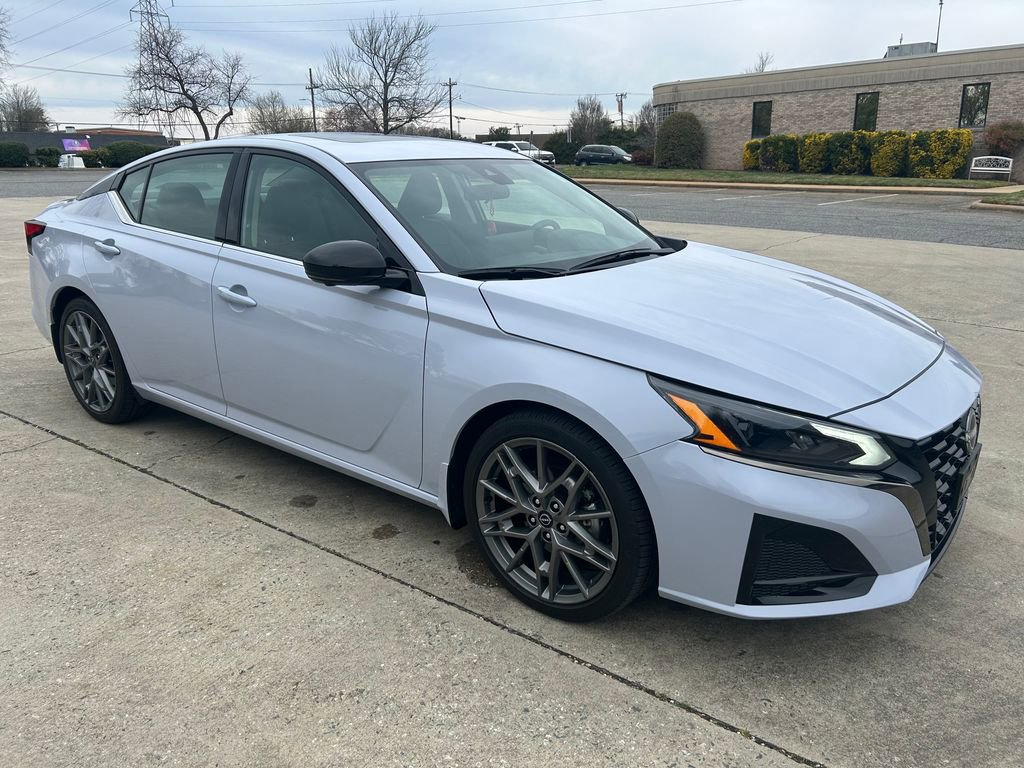 Used 2024 Nissan Altima 2.0 SR image 9
