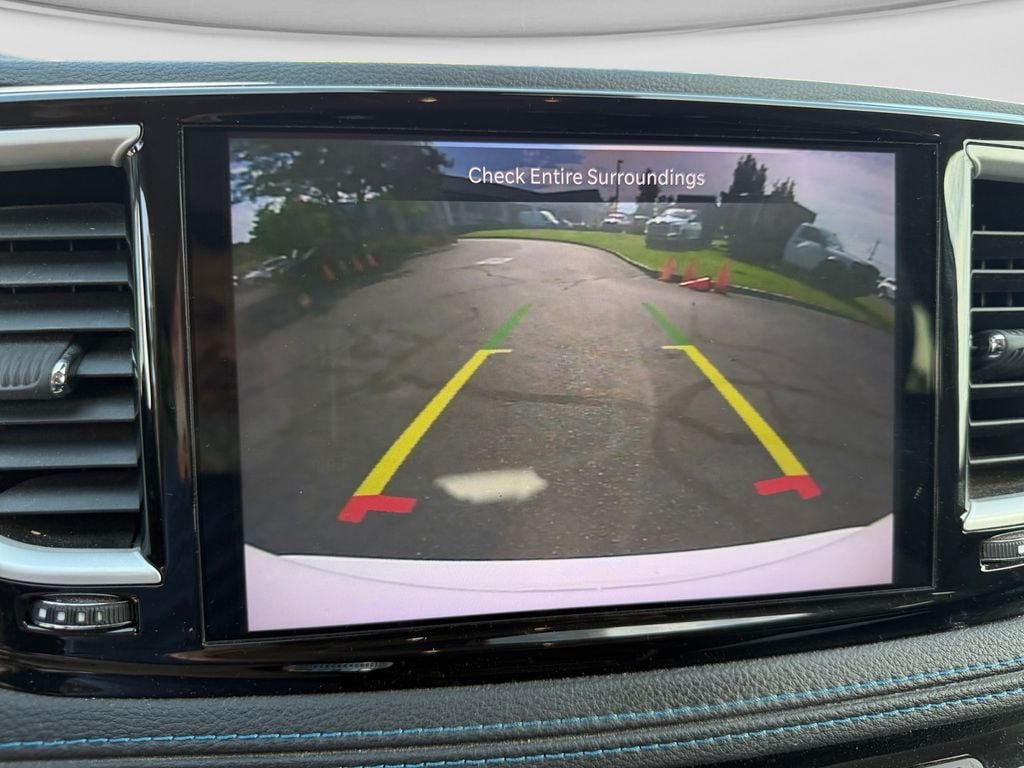 Used 2021 Chrysler Pacifica Touring-L FWD image 27