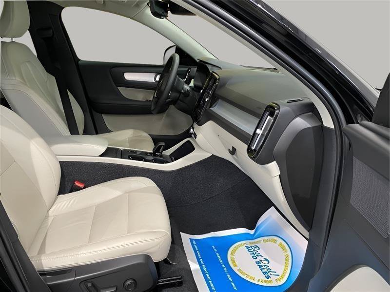 Used 2022 Volvo XC40 T5 Momentum AWD/4WD image 9
