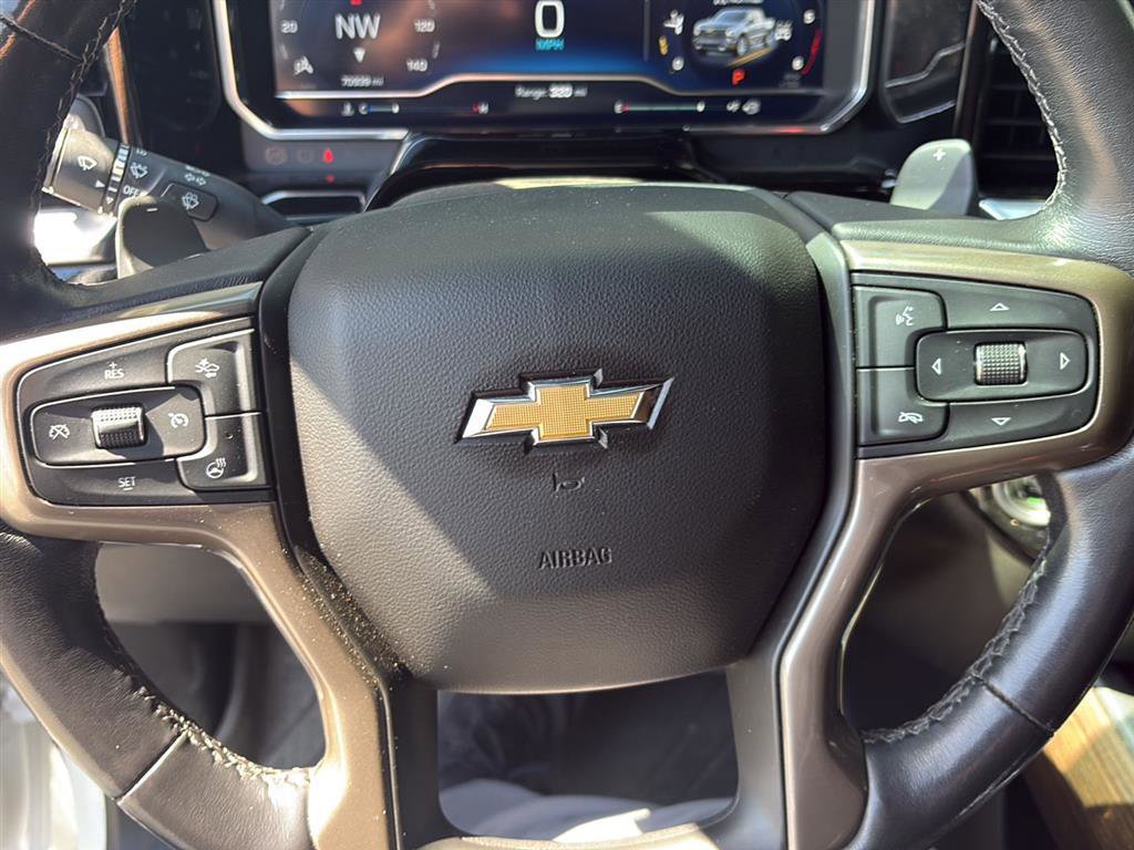 Used 2022 Chevrolet Silverado 1500 High Country w/ High Country Premium Package AWD/4WD image 18